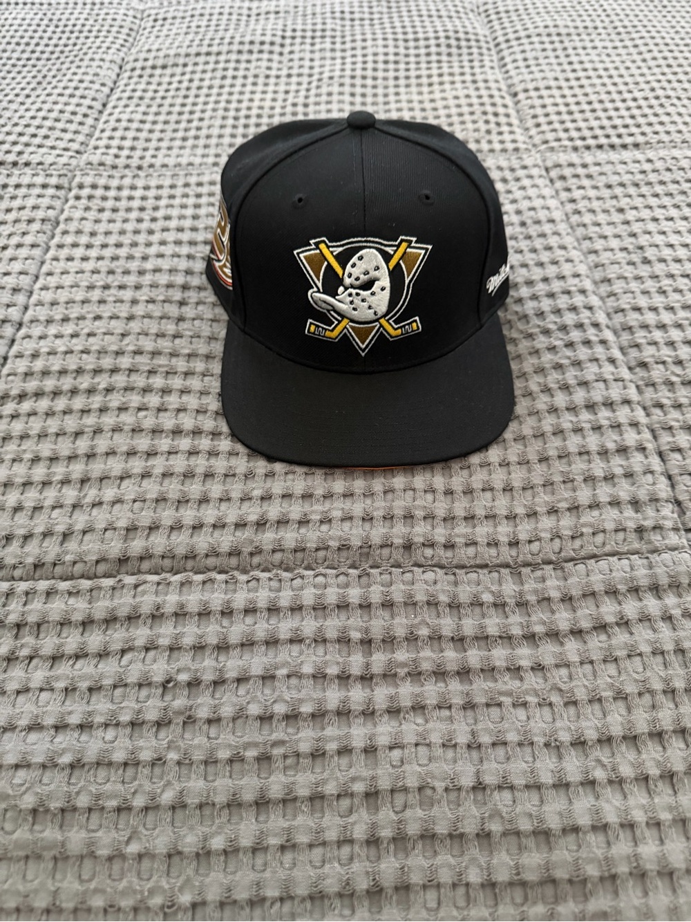 Mitchell & Ness Anaheim Ducks NHL Cap Hat Size 7 3/8 Black/Orange Brim